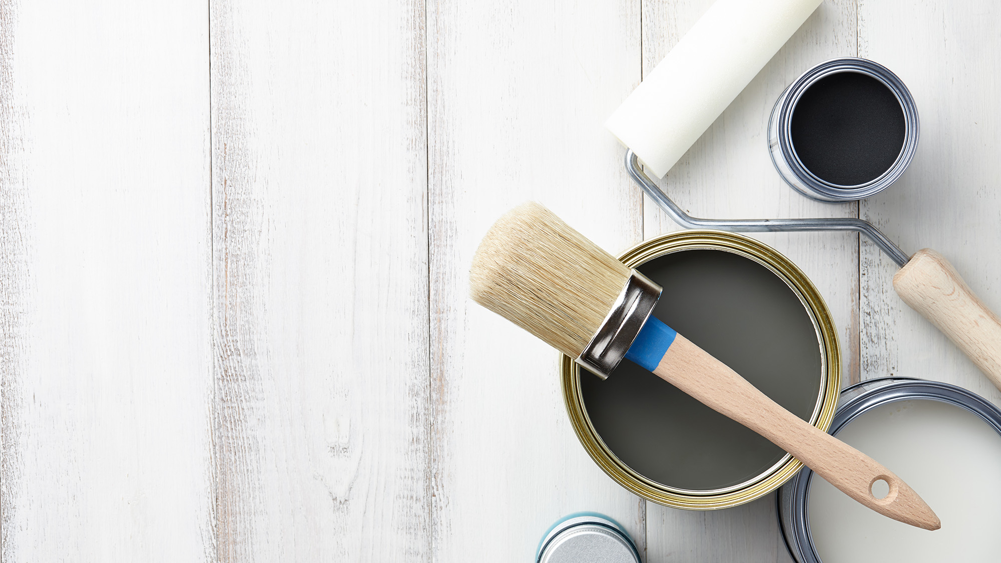 Paintbrush and roller with paint pots