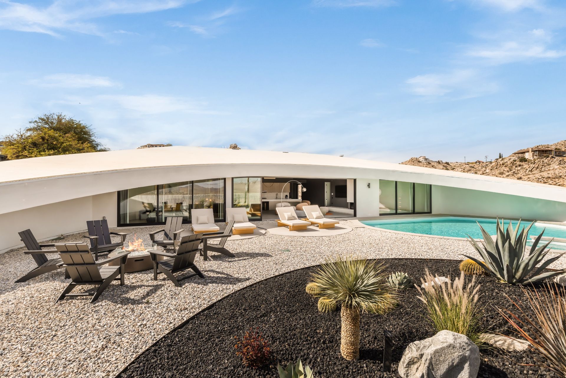 Avocado House, a Californian desert house with a quirky shape