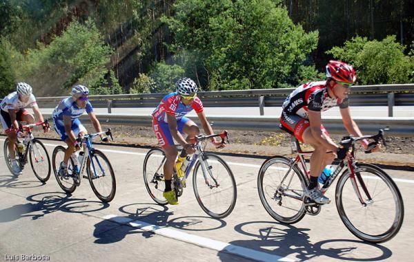 The break of the day built a lead of 1:30 before being caught with 15km to go.