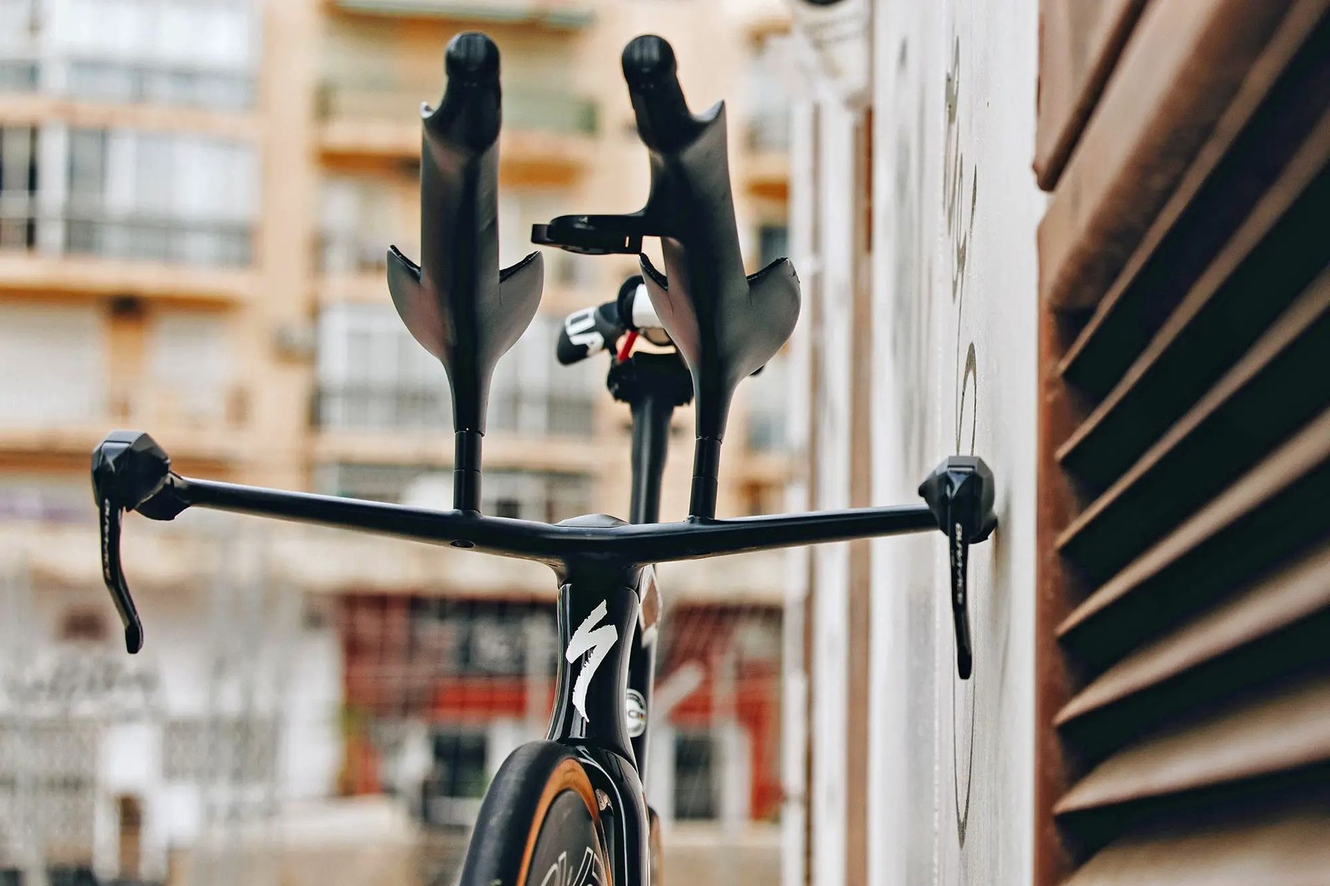 Image shows Specialized's custom Shiv TT bars