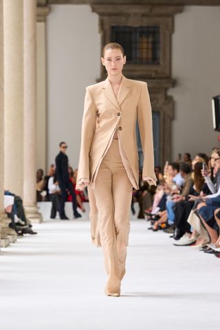 a Sportmax model walks the spring/summer 2025 runway wearing skinny trousers