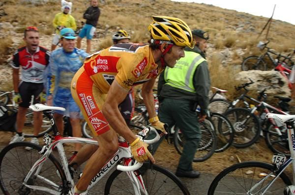 Alejandro Valverde (Caisse d'Epargne) fought hard on the final climb
