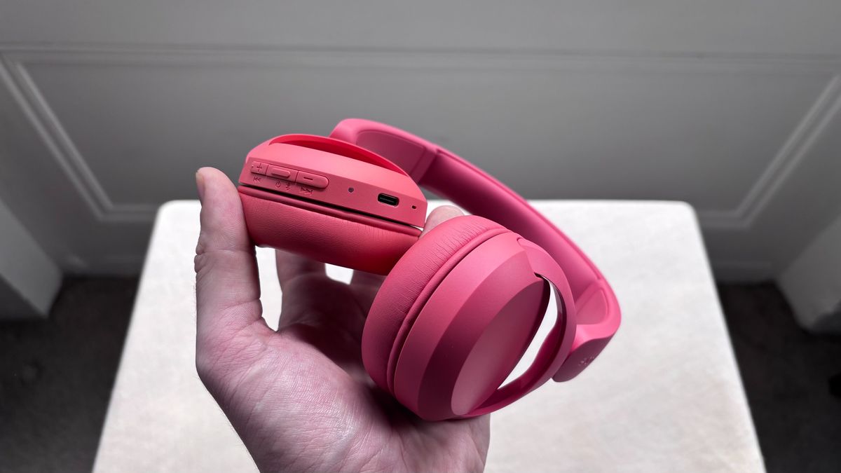 Sony WH-CH530 in hand