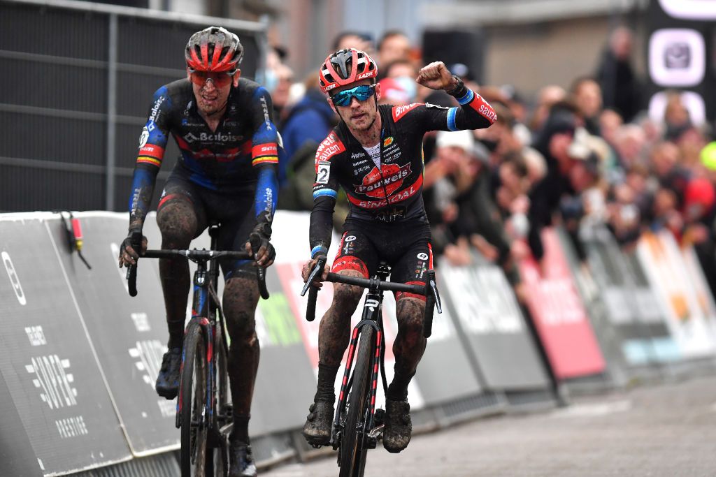 NIEL BELGIUM NOVEMBER 11 Eli Iserbyt of Belgium and Team Pauwels Sauzen Bingoal R celebrates at finish line as race winner ahead of Toon Aerts of Belgium and Team Baloise Trek Lions L during the 30th Superprestige Niel Jaarmarktcross 2021 Mens Elite SPNiel Superprestige2022 on November 11 2021 in Niel Belgium Photo by Luc ClaessenGetty Images