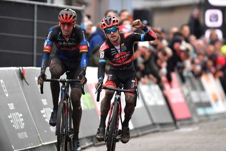 Eli Iserbyt (Team Pauwels Sauzen-Bingoal) celebrates sprint win over Toon Aerts (Team Baloise Trek Lions)