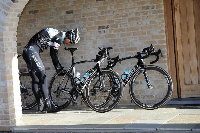 Tom Boonen gives his bike the once over