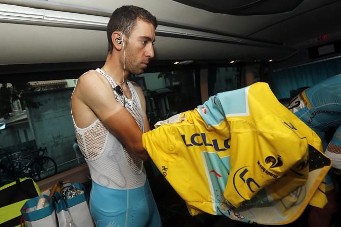Vincenzo Nibali (Astana) dons his maillot jaune before the stage start