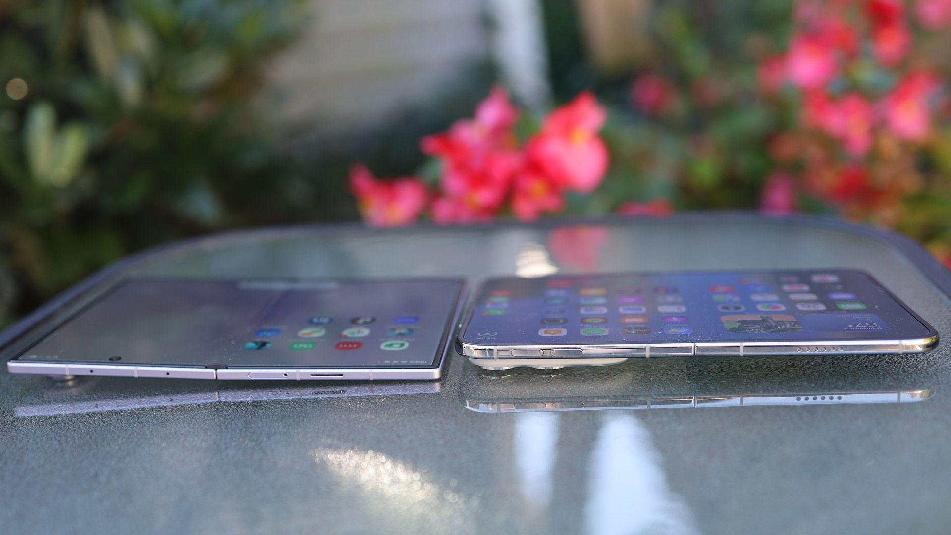 iPhone Duo vs Samsung Galaxy Z Fold 8