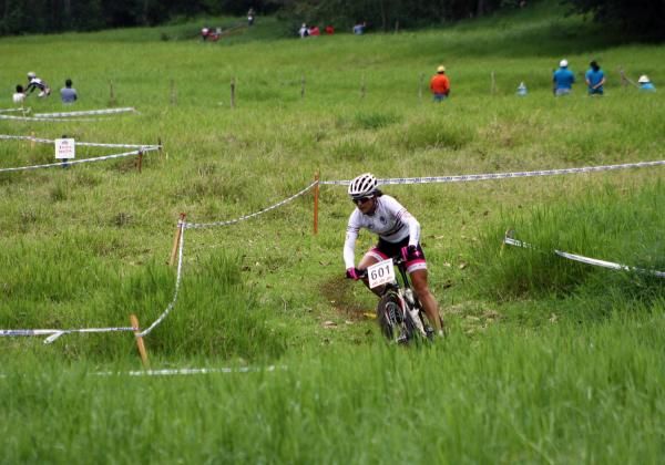 Adriana Rojas (Specialized Team) dominated the women's race