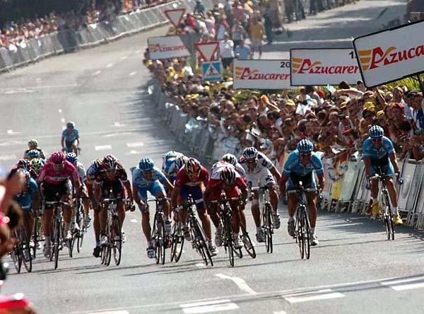 The peloton or whatever was left of it after the crash, battles it out in Santiago.