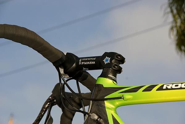 Team bikes are fitted with Stella Azzura stems.