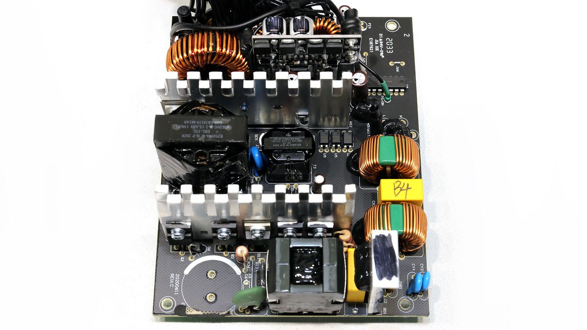 XPG Pylon 650