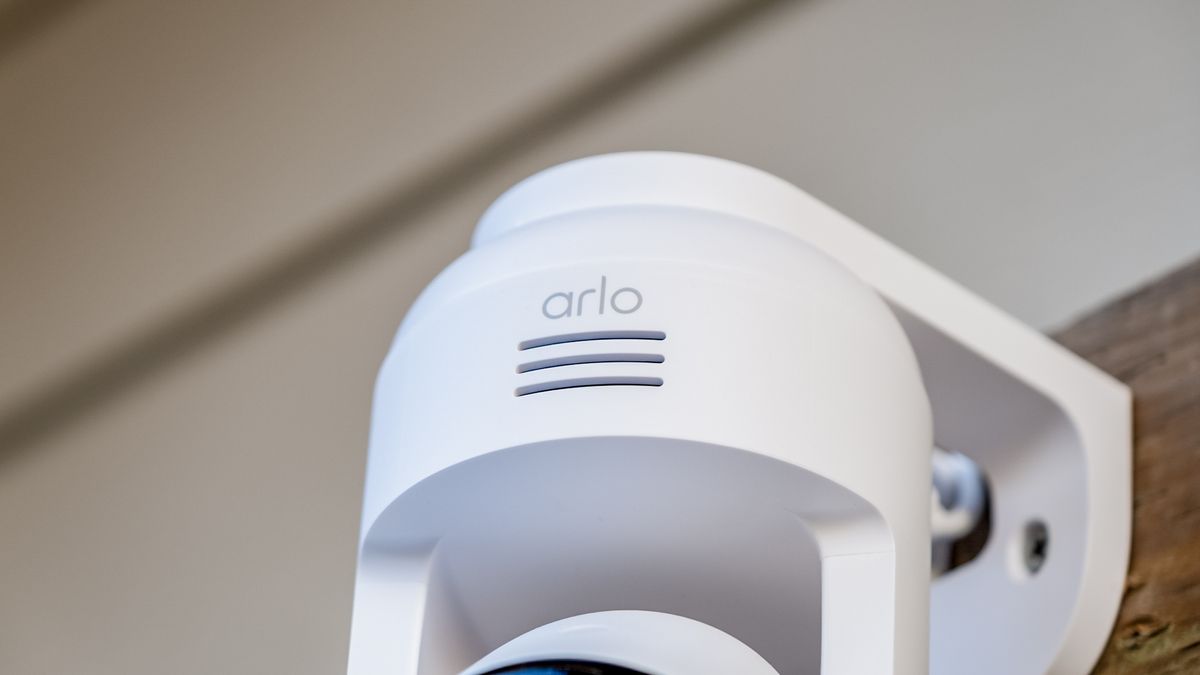 Arlo Essential Outdoor pan tilt camera