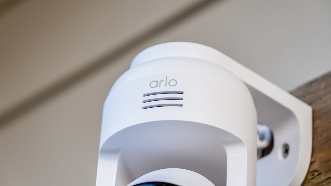 Arlo Essential Outdoor pan tilt camera