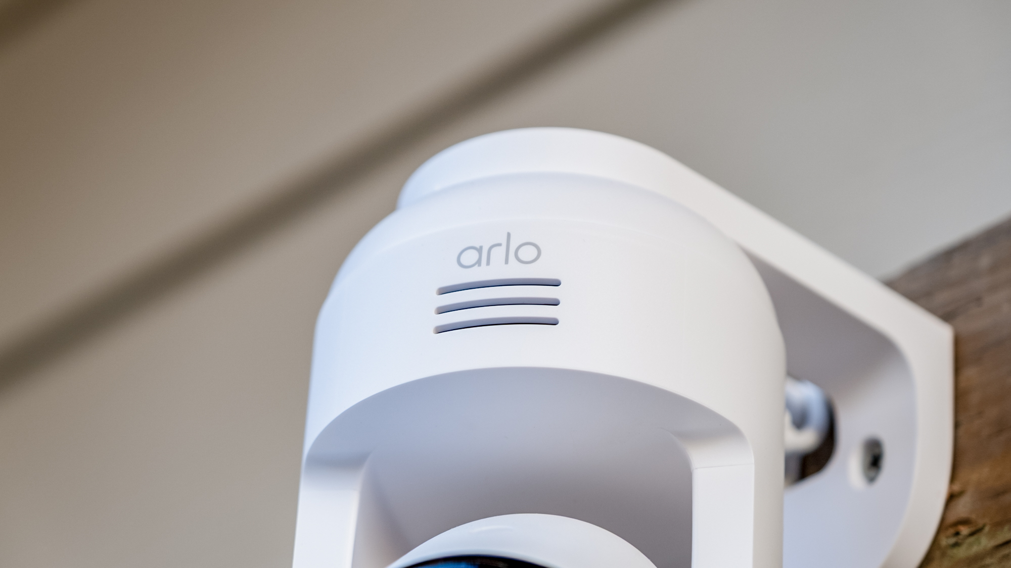 Arlo Essential Outdoor pan tilt camera