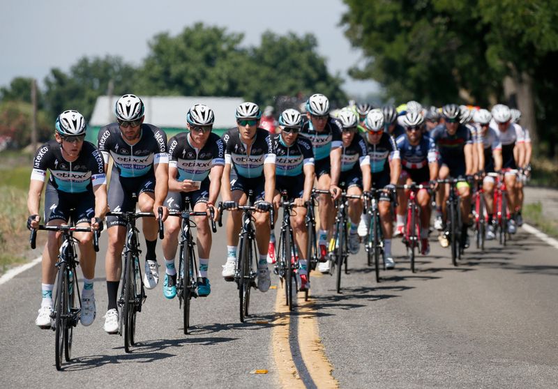 Etixx-Quick Step controlling the race