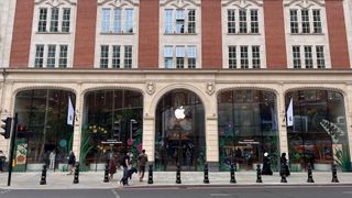  Inne i Apple Store i Knightsbridge, London