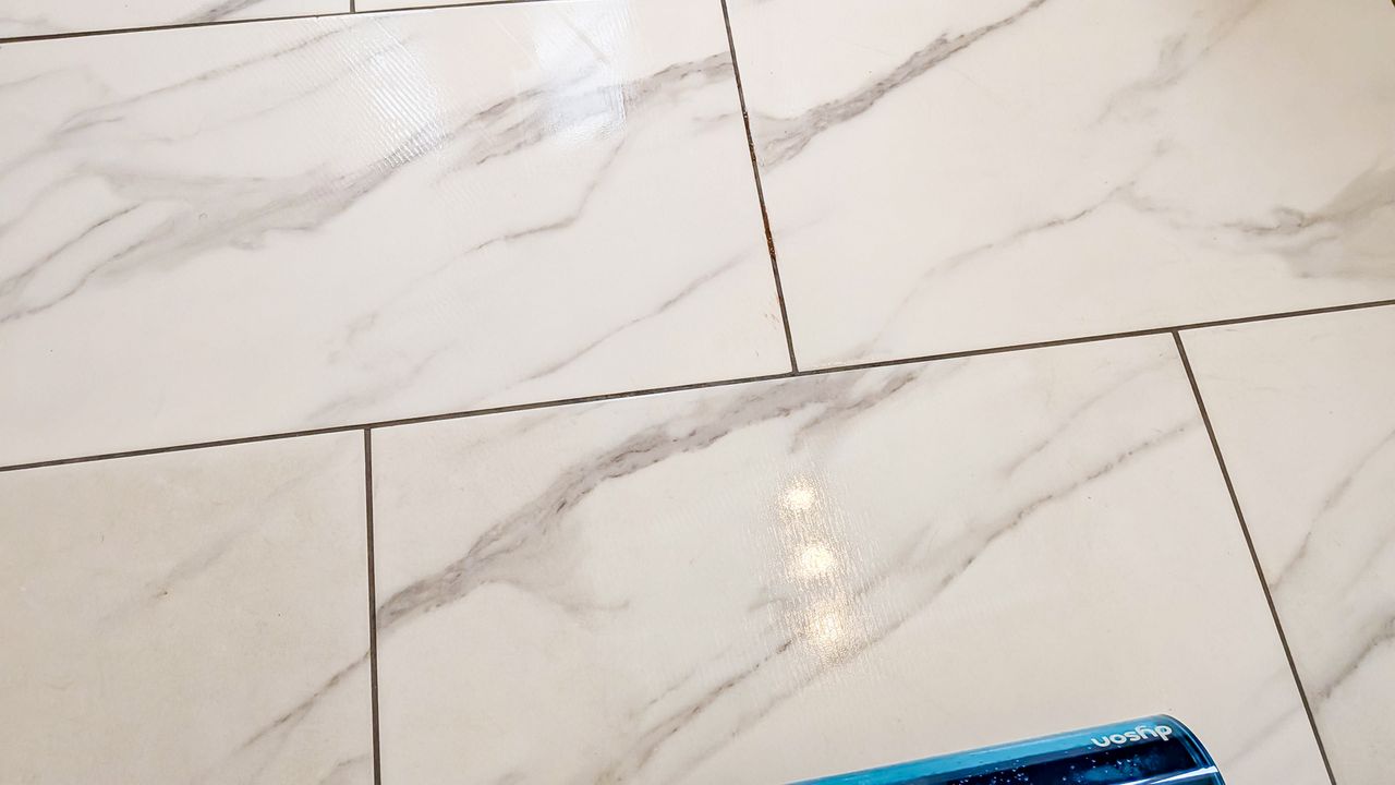Dyson Clean + Wash Hygiene leaving steaks on marble tiles