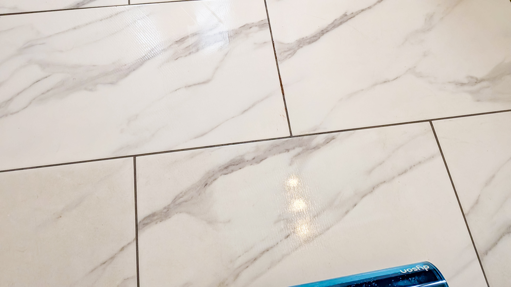 Dyson Clean + Wash Hygiene leaving steaks on marble tiles