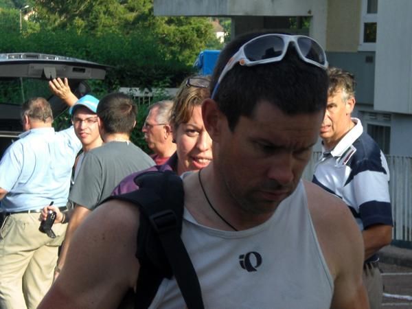 Dean makes his way to the hotel. Dean shares a room with Van Summeren