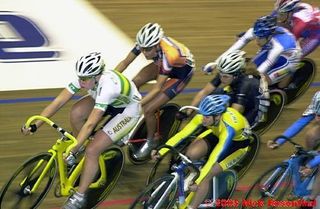 Kate Bates leads the scratch race in Manchester 2004.