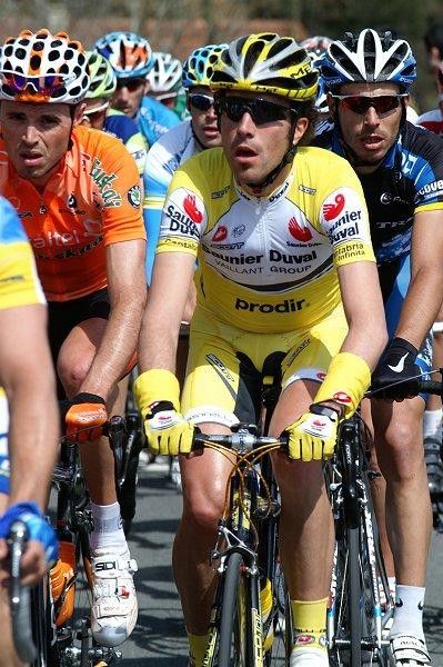 Koldo Gil (Saunier Duval-Prodir) nestled in the peloton.
