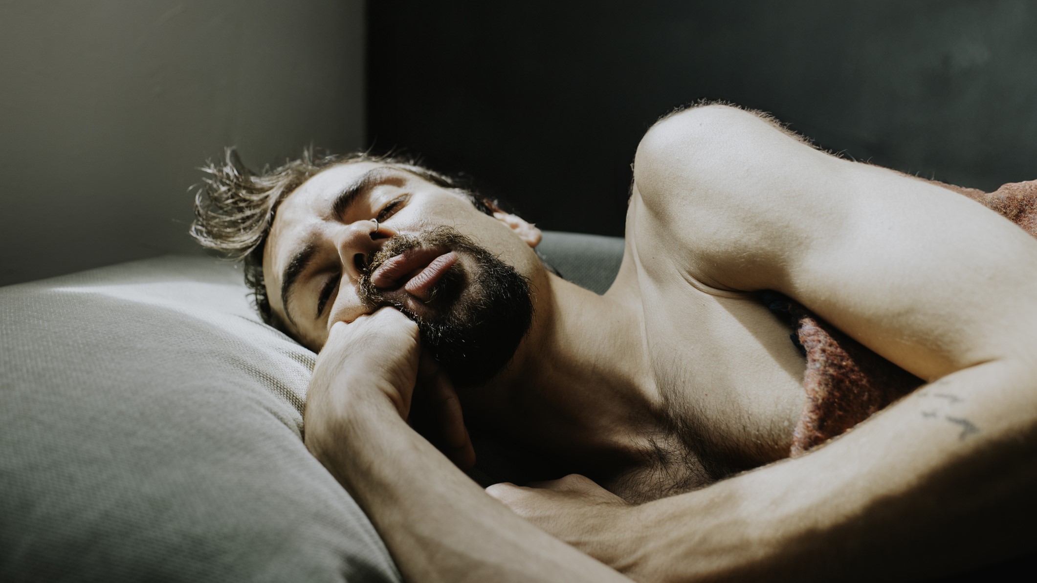Someone found Skyrim’s most relatable NPC: A dude with no possessions who just sleeps all day, every day
