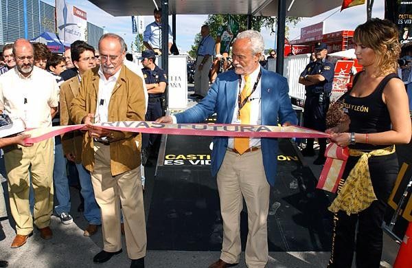 Cutting the ribbon to start stage 20