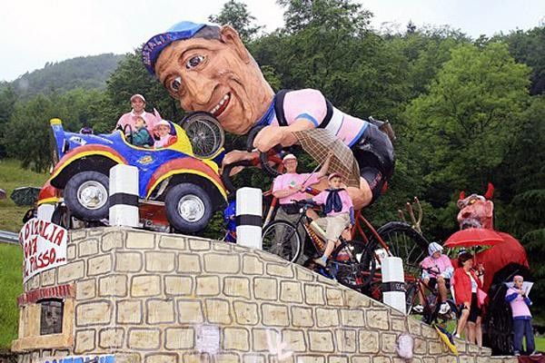 A bit of local colour in tribute to the 90th Giro d'Italia