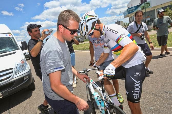 Nairo Quintana makes some last minute adjustments