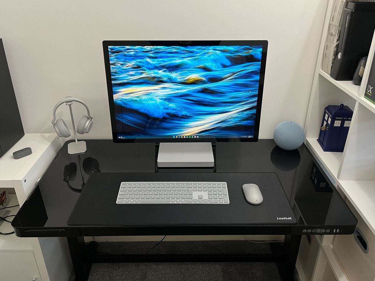 FlexiSpot EG8 review: Stylish standing desk with built-in USB