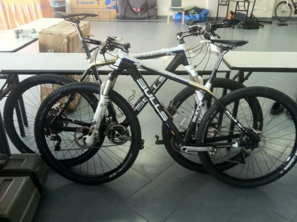 The Team Bulls bikes of Karl Platt and Thomas Diestch. The Euros have gone 29er