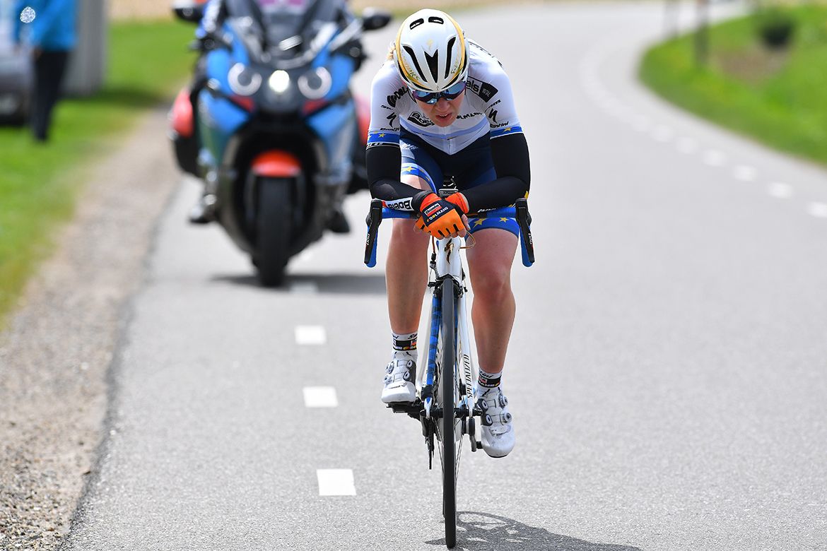 Anna van der Breggen going solo
