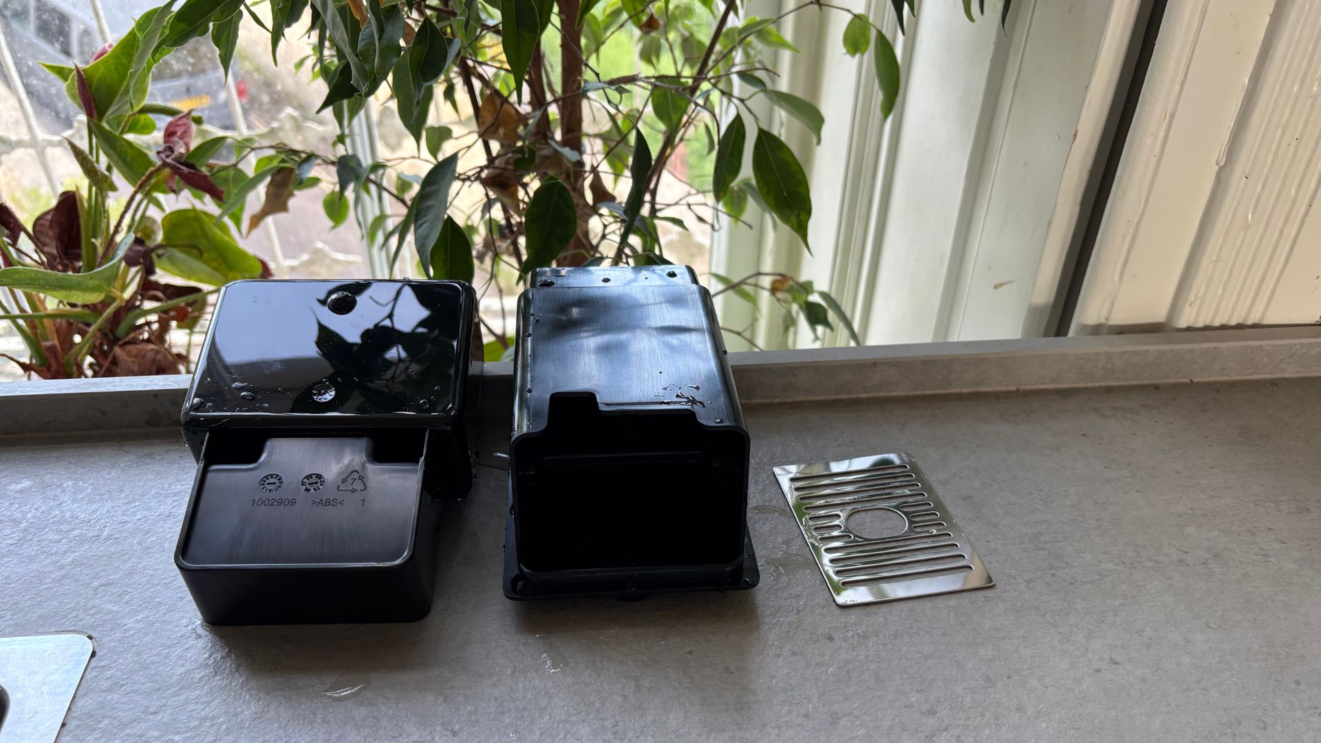 Cleaning the illy X3 coffee machine