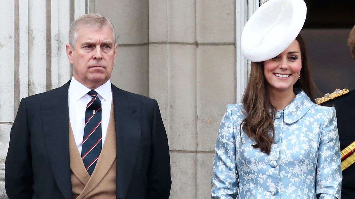 Kate Middleton aurait rejeté l'idée de faire asseoir le prince Andrew "derrière un pilier" lors de son concert de chant de Noël