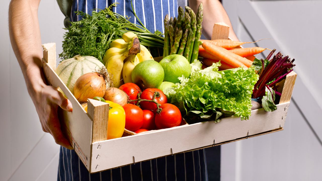 Fruit and vegetable basket for healthy eating