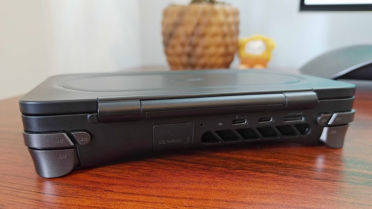 Ayaneo Flip DS back ports and triggers