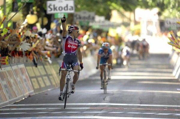 Philippe Gilbert (Silence - Lotto) looks over his shoulder one last time to check the position of second place finisher Thomas Voeckler.