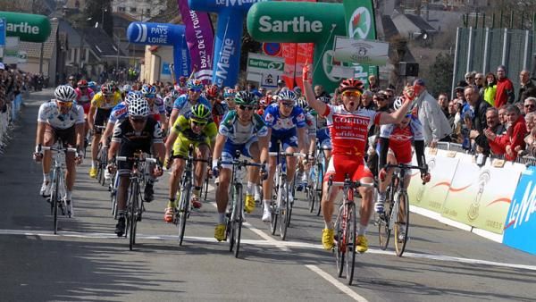 Samuel Dumoulin (Cofidis, Le Credit En Ligne) wins stage three, the Frenchman's sixth win of the season.