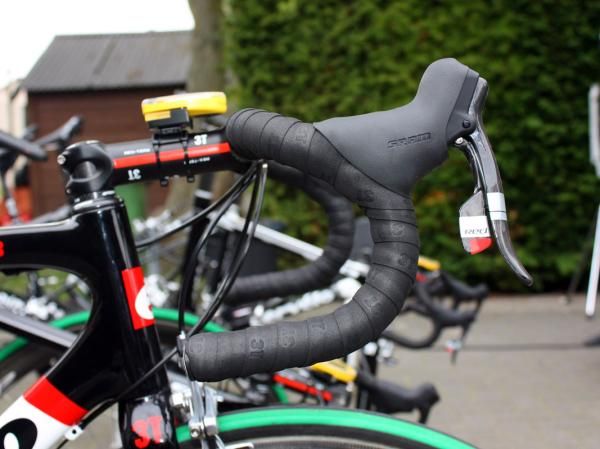 Thor Hushovd (Garmin-Cervelo) prefers the classic bend of 3T's Rotundo handlebar.