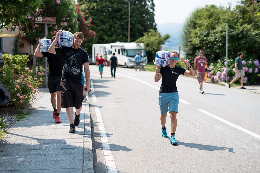 A sweltering day in Verbania calls for extra supplies of water at the final stage of the Giro Rosa 2016