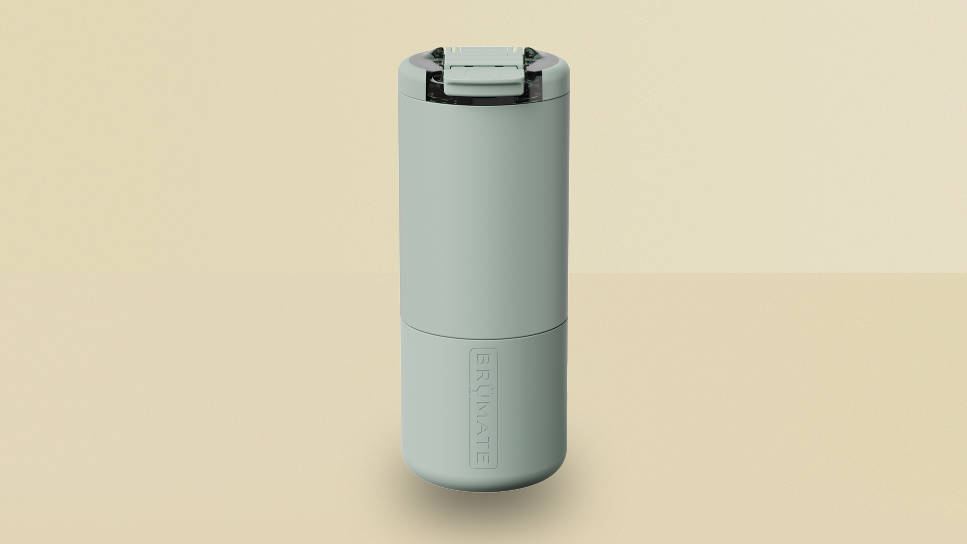 Br&uuml;Mate Strova tumbler on colourful background