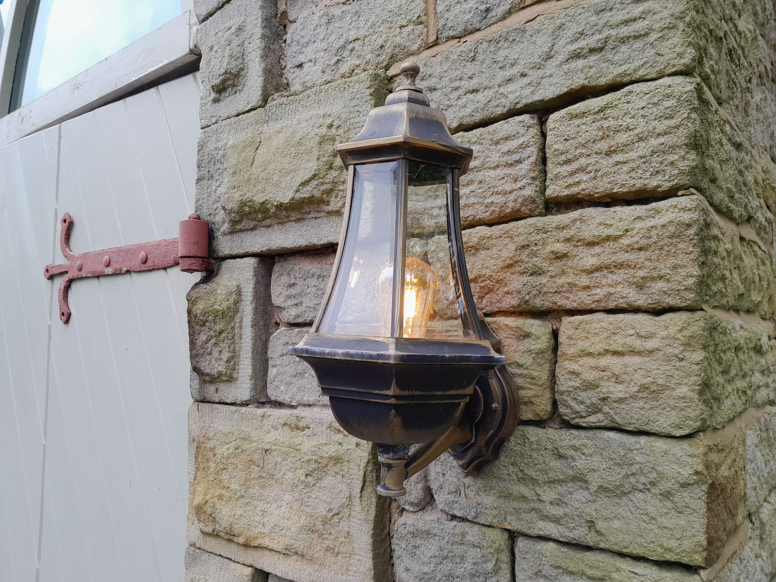 Samsung Galaxy A13 camera sample showing a lantern in the day