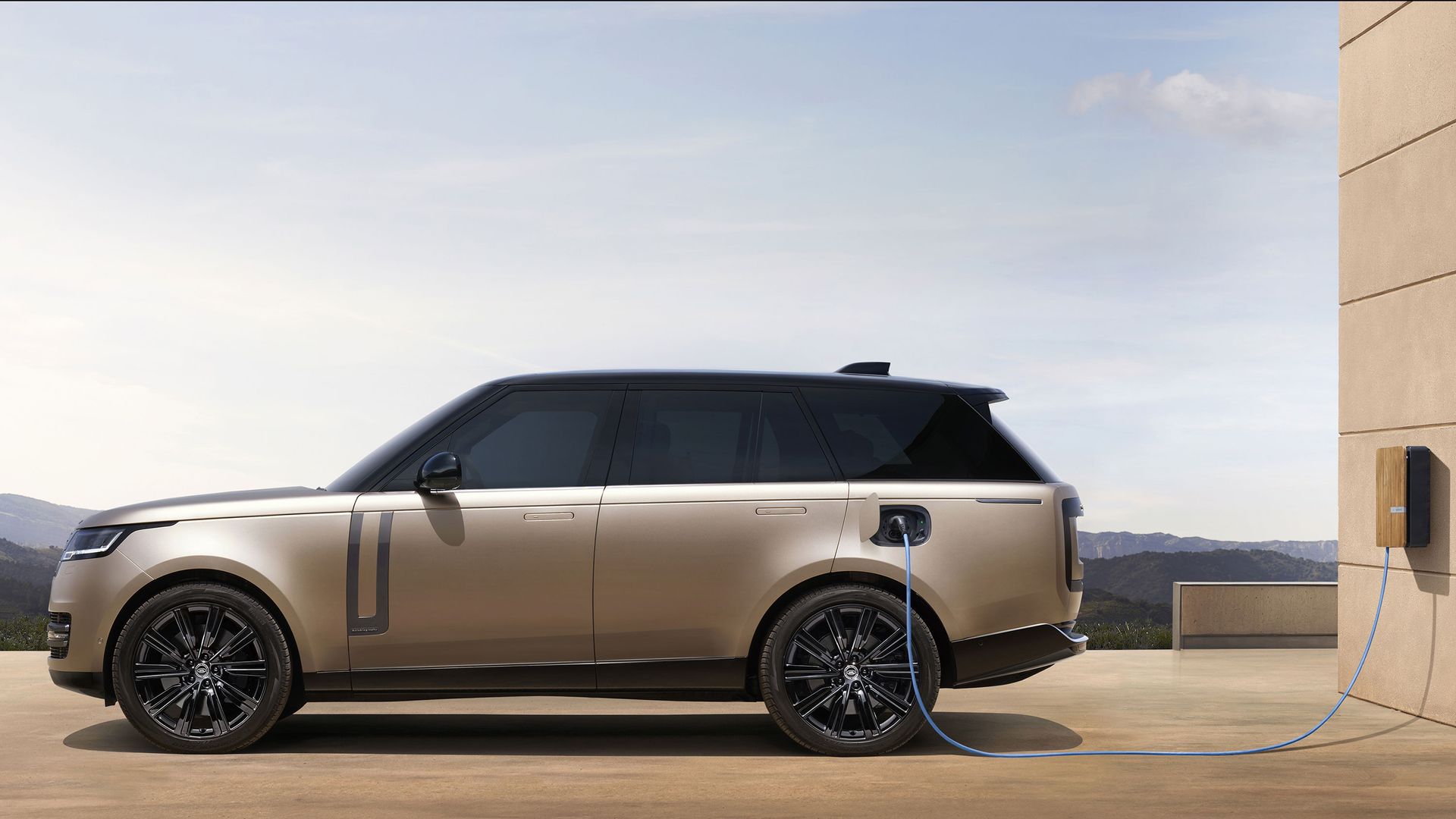 Range Rover will be first allelectric Land Rover, and it gets its