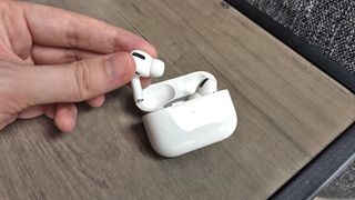 How to make AirPods louder - calibrate volume step 1: Connect AirPods