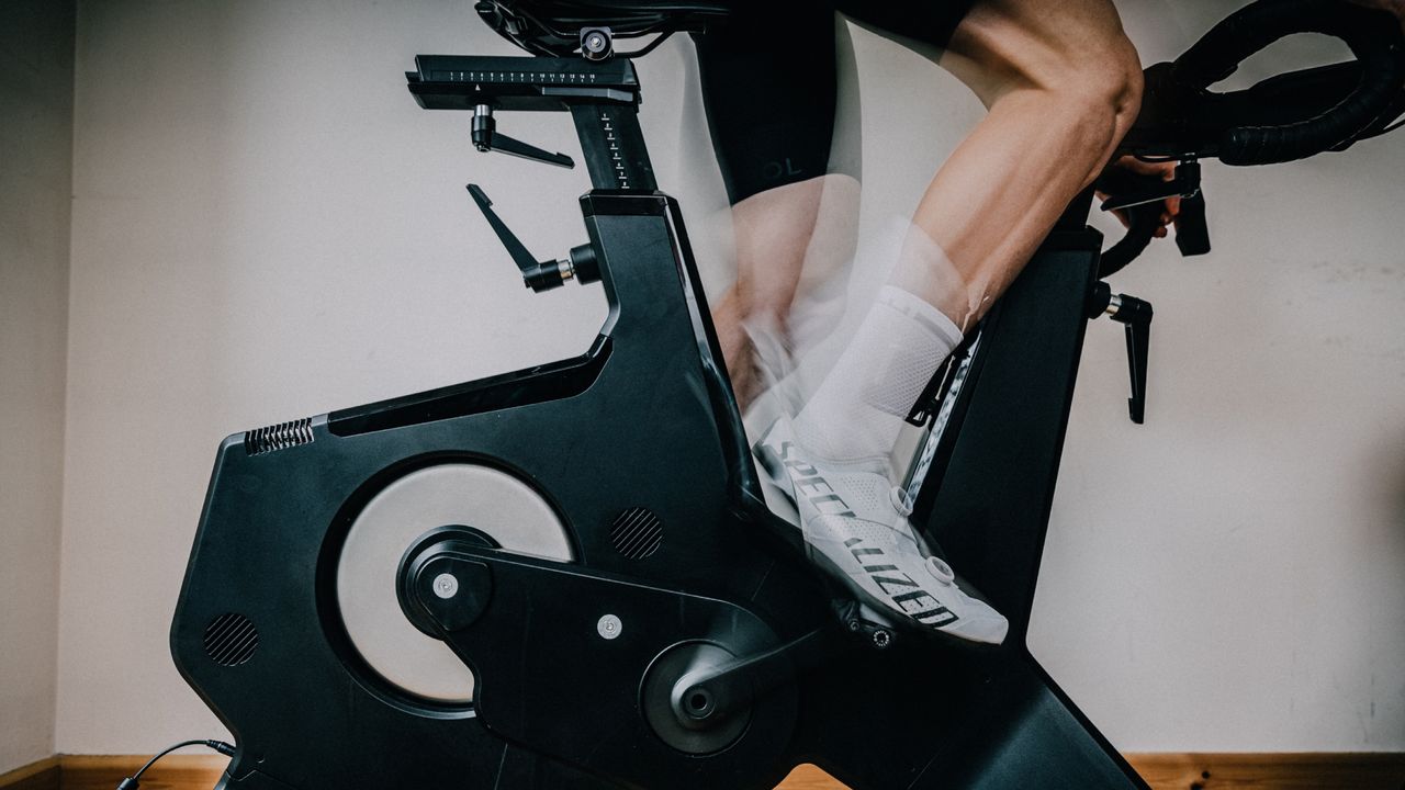 Male cyclist riding at the ideal cycling cadence on a smart bike