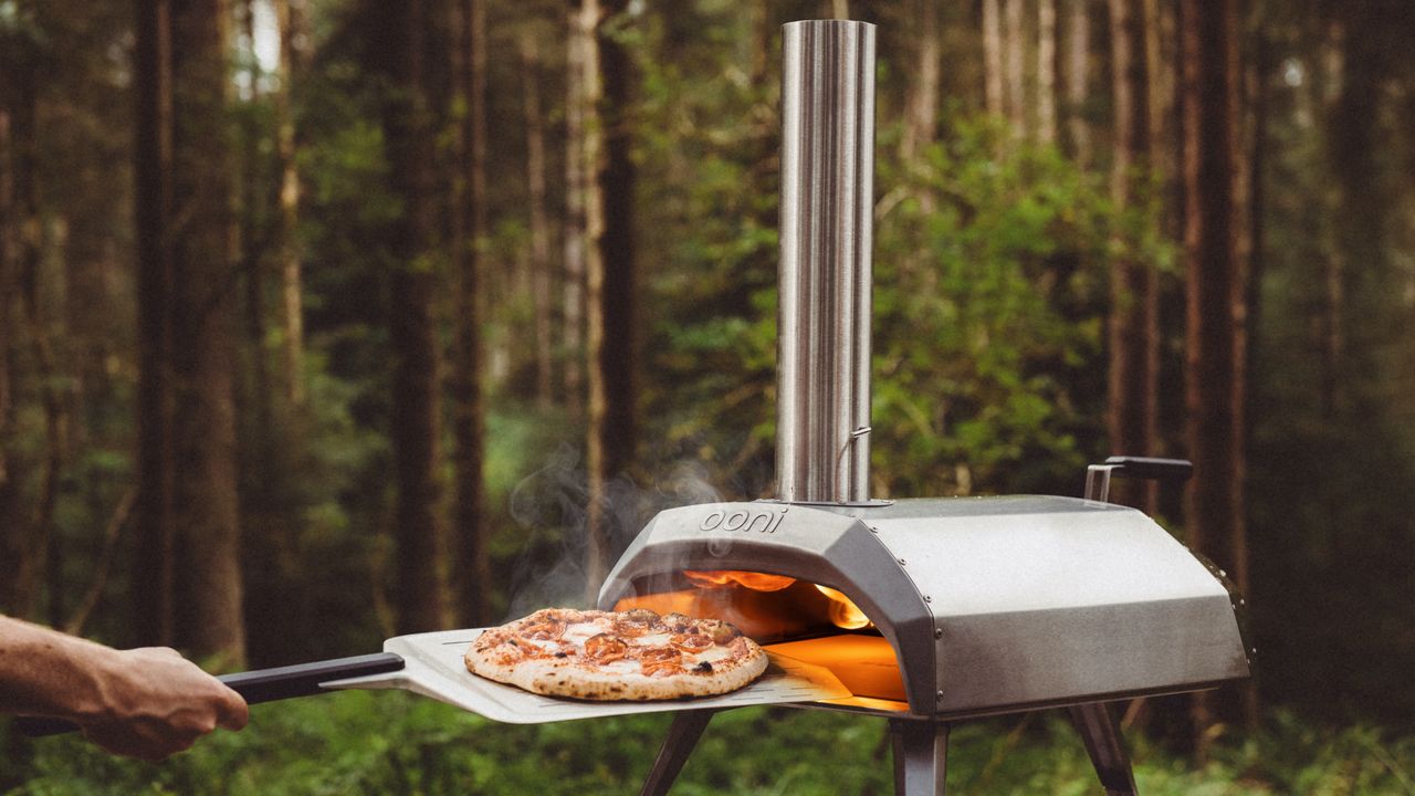 How to cook pizza at home