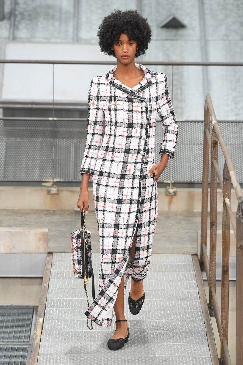 Plaid, Clothing, Fashion, Fashion model, Street fashion, Tartan, Pattern, Design, Shoulder, Textile,