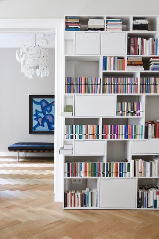 A bookshelf by the entrance