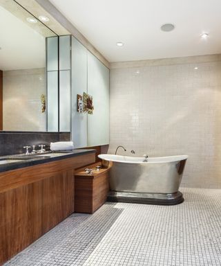 Free standing silver tub in David Bowie’s apartment